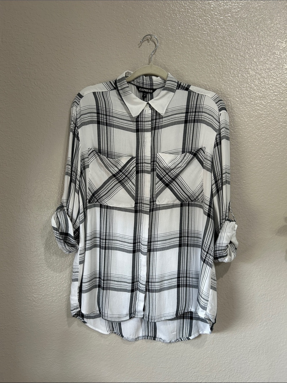 Express White and Black Plaid Roll-Sleeve Shirt Sz M Casual Lightweight TC0178